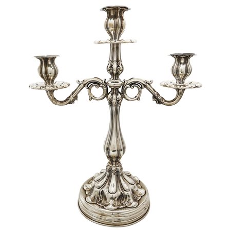 Candeliere a tre fiamme in argento 800 con base circolare