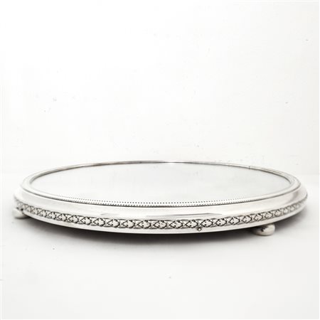 Vassoio con base a specchio e bordo in argento 800