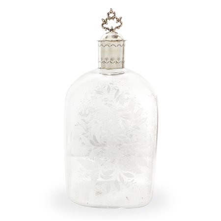 Bottiglia in vetro di Murano intagliato e molato a motivi floreali con collo e tappo in argento 800