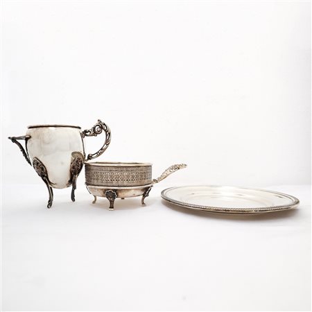 Gruppo di 3 argenti composto da zuccheriera, piattino e ciotolina