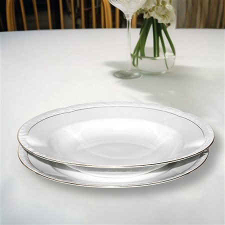 Servizio di piatti da 12 Czechoslovakia in porcellana bianca con perfilo dorato