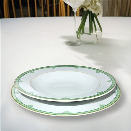 Manifattura di Laveno  Richard Ginori Group - Servizio di piatti da 10 in ceramica bianca con bordo verde e decorazioni di foglie