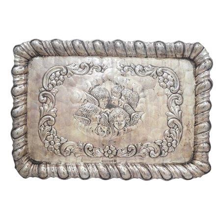 VassoIo in epns sbalzato con teste di Zefiri