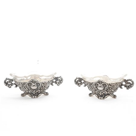 Ciotoline sale e pepe in vetro con base in sheffield biansata decorata a sbalzo