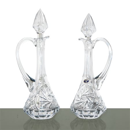 Coppia di bottiglie in cristallo di Boemia molato e intagliato