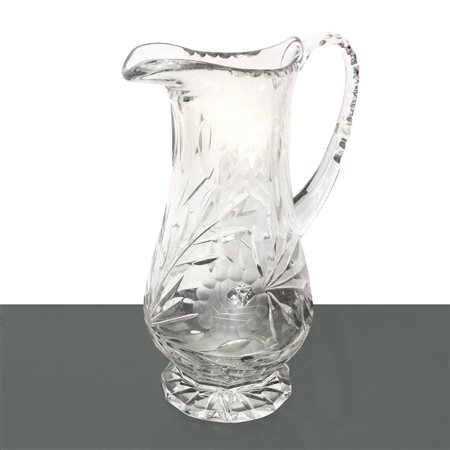 Caraffa in cristallo molato e intagliato a motivi floreali