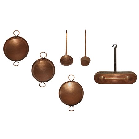 GRUPPO DI 4 PADELLE E DUE MESTOLI IN RAME