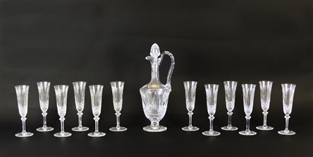SERIE DI DODICI FLUTES IN CRISTALLO MOLATO Francia, Saint Louis, modello...