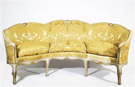 DIVANO SEMICIRCOLARE IN LEGNO LACCATO ED IN PARTE DORATO prima metà del XX...