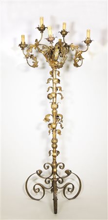 PIANTANA IN TÔLE DORATA E FERRO BATTUTO sei bracci portacandela a doppia...