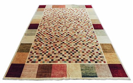 TAPPETO MANIFATTURA MODERNA campo a quadri multicolori, alta bordura...