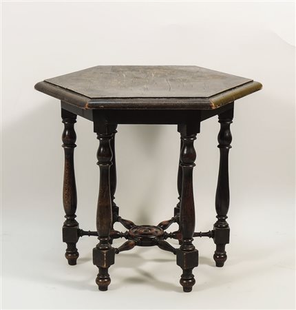 TAVOLINO BASSO ESAGONALE IN NOCE gambe riunite da traversa a raggiera,...