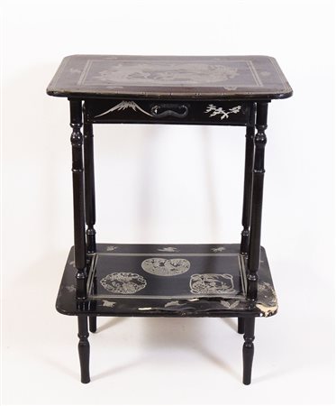 TAVOLINO IN LEGNO LACCATO NERO dipinto in argento con dragone e motivi di...