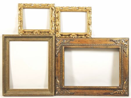 QUATTRO CORNICI tra cui una coppia in legno traforato e dorato FRAME LOT
