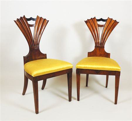 SERIE DI SEI SEDIE IN CILIEGIO metà del XIX secolo schienale con cartella...