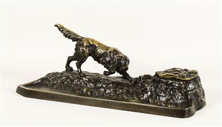 CALAMAIO IN BRONZO inizio del XX secolo sormontato da una figura di setter,...