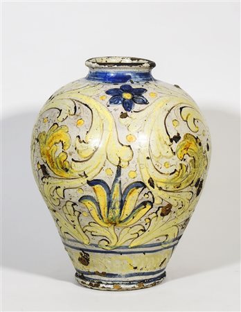 ORCETTO IN MAIOLICA POLICROMA Sicilia, XVIII secolo dipinto con girali e...
