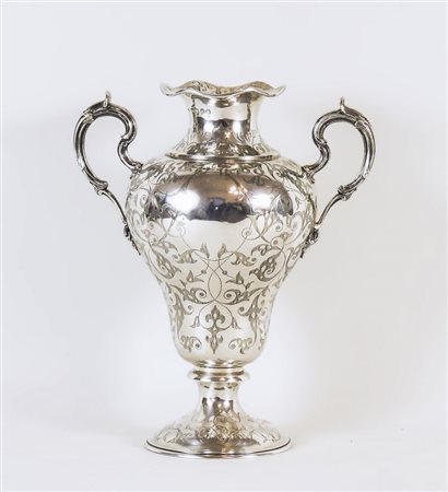 VASO BIANSATO IN ARGENTO Londra, Robert Hennel, 1856 collo svasato con bordo...