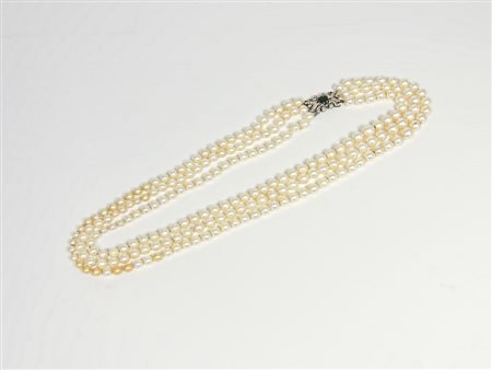 COLLANA A TRE FILI DI PERLE COLTIVATE IN ACQUA SALATA DEGRADÉ con fermezza in...