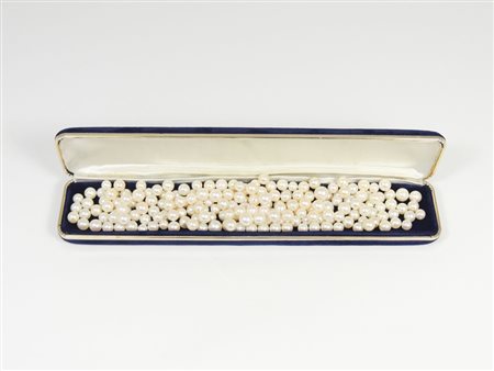 LOTTO COMPOSTO DA DUECENTOQUATTRO PERLE COLTIVATE DI ACQUA SALATA forate,...