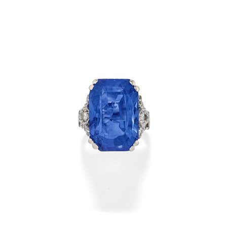 Anello con zaffiro Ceylon in oro bianco 18k