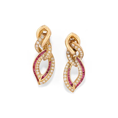 Bulgari - Orecchini pendenti con diamanti e rubini in oro giallo 18k