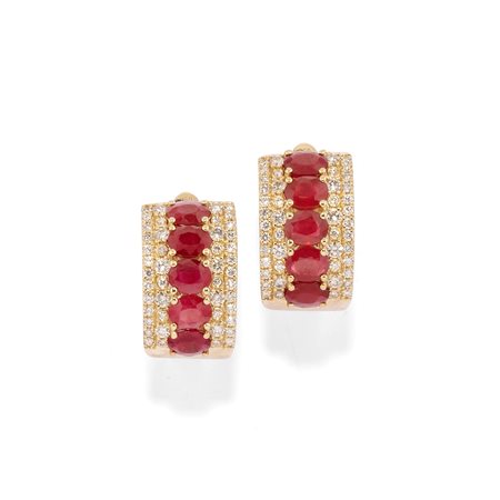 Orecchini con rubini in oro giallo 18k