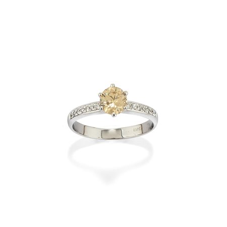 Anello con diamante fancy yellow-brown  in oro bianco 14k