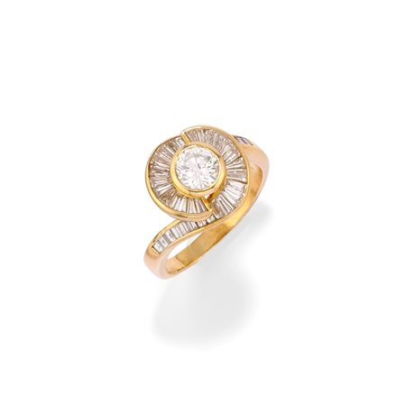 Anello con diamanti in oro giallo 18k