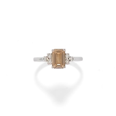 Anello con diamante fancy brown in oro bianco 14k
