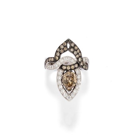 Anello con diamanti fancy brown  in oro bianco e brunito 18k