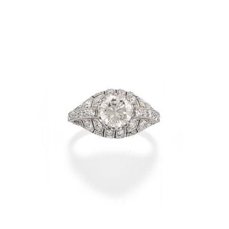 Anello con diamanti  in platino