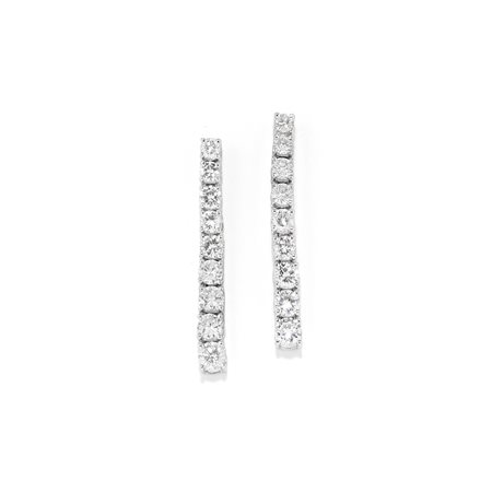 Orecchini pendenti con diamanti in oro bianco 18k