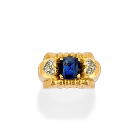 Anello con zaffiro e diamanti  in oro giallo 18k 