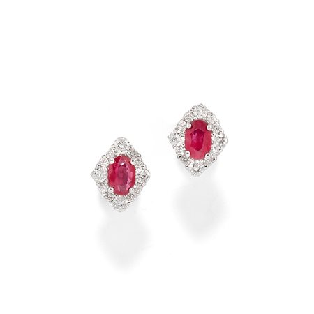 Orecchini con rubini in oro bianco 18k