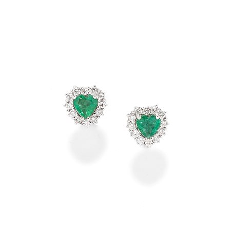 Orecchini con smeraldi  in oro bianco 18k