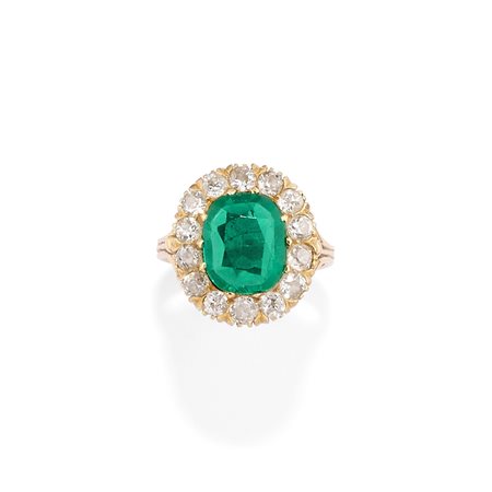 Anello con pietra verde in oro giallo 18k