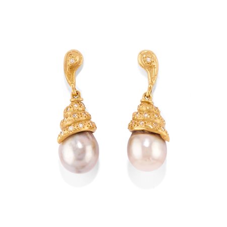 Orecchini con perle in oro giallo 18k