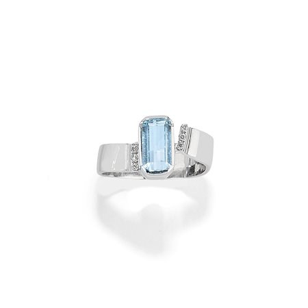 Anello con acquamarina in oro bianco 18k