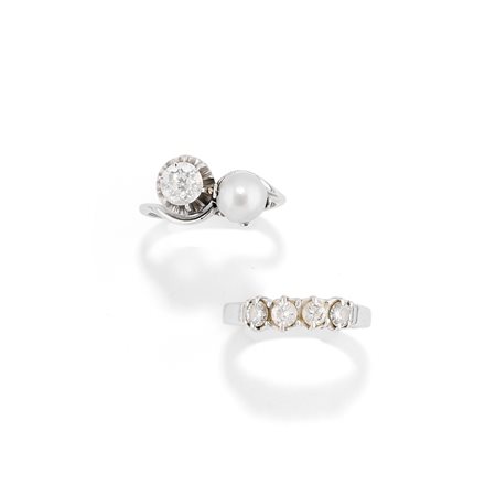 Due anelli con diamanti in oro bianco 18k
