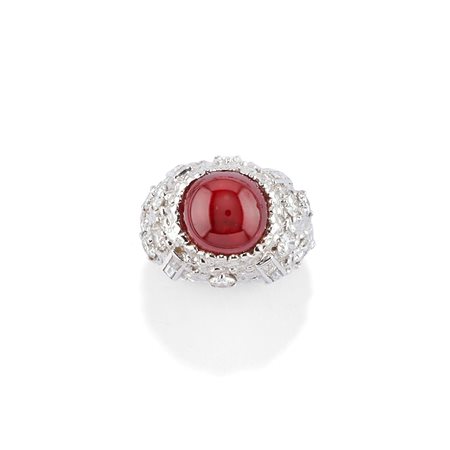 Anello con rubino in oro bianco 18k