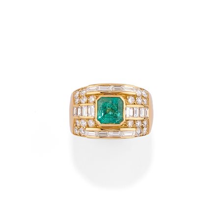 Anello con smeraldo in oro giallo 18k