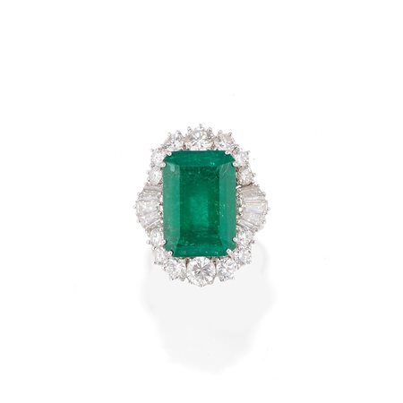 Anello con smeraldo in oro bianco 18k