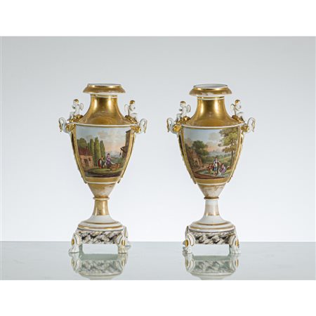 MANIFATTURA FRANCESE DEGLI INIZI XIX SECOLO, Coppia di vasi