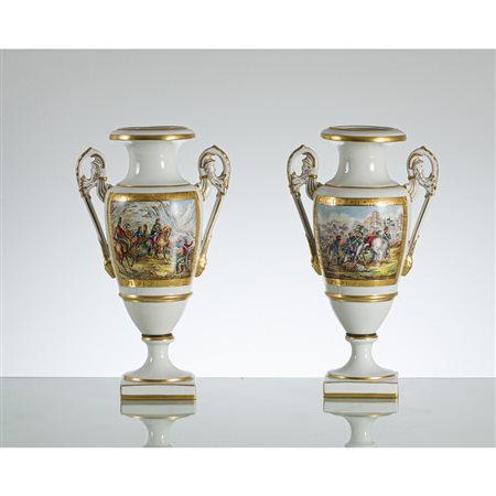 MANIFATTURA FRANCESE DEL XX SECOLO, Coppia di vasi
