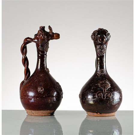 MANIFATTURA DI COLLESANO DEL XIX SECOLO, Coppia di brocche