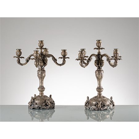 OFFICINE ITALIANE PRIMA METÀ XX SECOLO, Coppia di candelabri