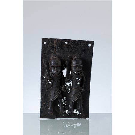 MANIFATTURA DEL BENIN FINE DEL XIX SECOLO, Piastra in bronzo