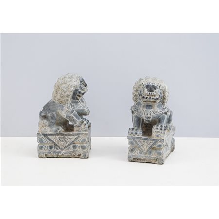 MANIFATTURA ORIENTALE DEL XX SECOLO, Coppia di sculture