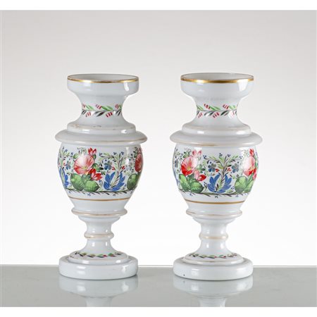 MANIFATTURA FRANCESE DEGLI INIZI XIX SECOLO, Coppia di vasi
